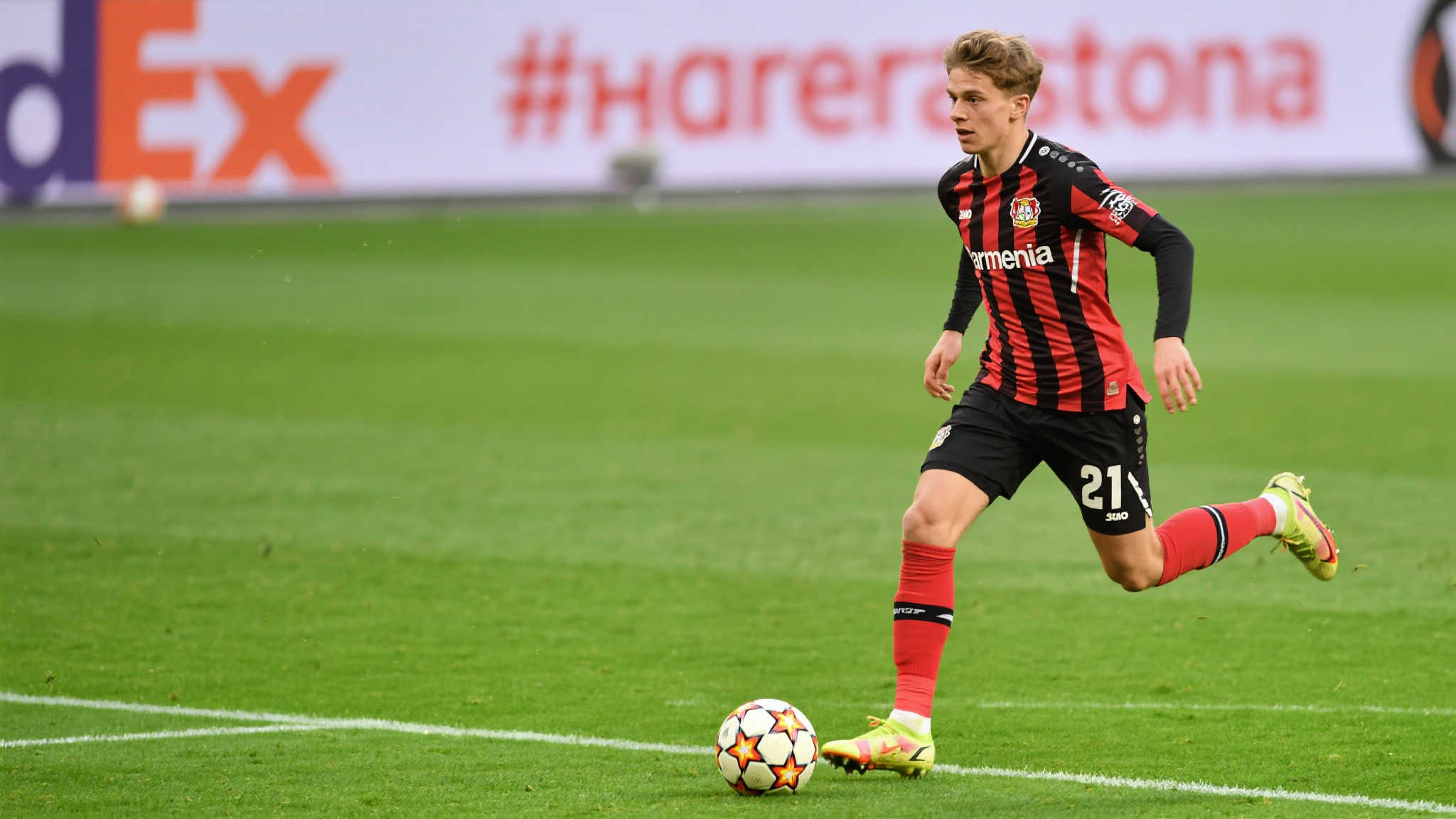 维尔茨转会后药厂补强计划曝光:拟引进至少三名新援 作为德国本土涌现出的中场超级新星,弗洛里安·维尔茨